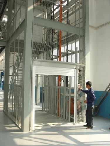 導(dǎo)軌式升降機（含卷簾門）